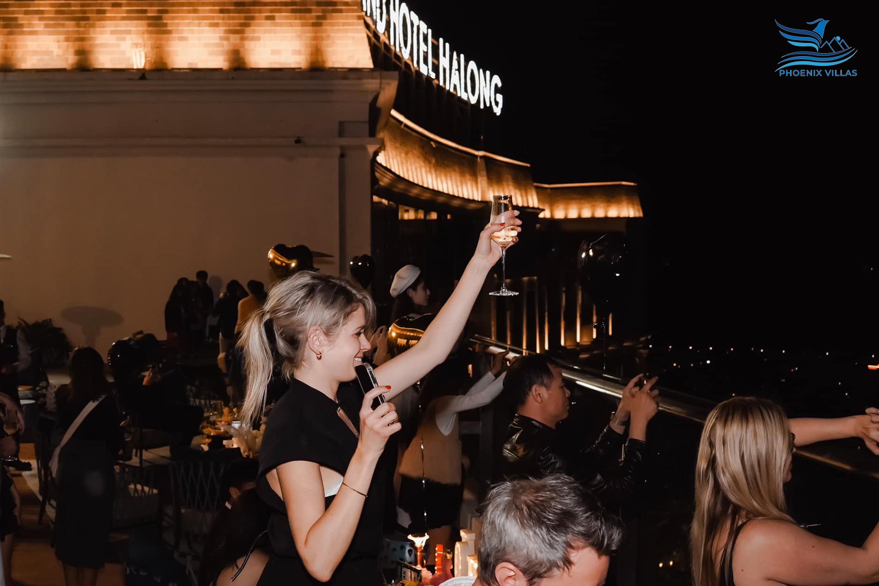 Sky 21 Bar & Lounge Hotel - Tọa độ ăn chơi trên đỉnh kỳ quan