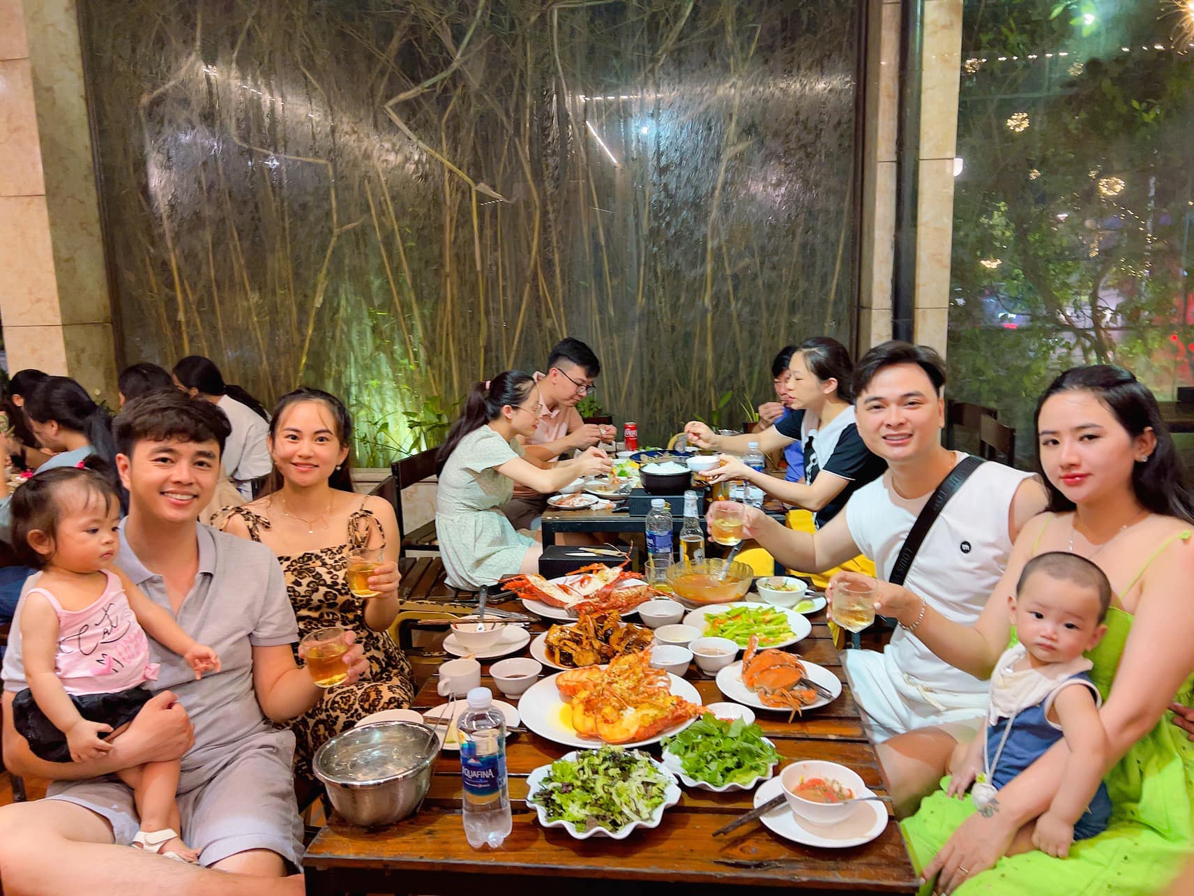 nhà hàng ăn ngon hải sản tại Hạ Long
